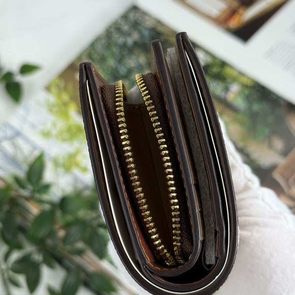 SOLD๐ Coach X Peanuts Snap Wallet In Signature Canvas With Snoopy Print CBN32 - Picture 8 of 15